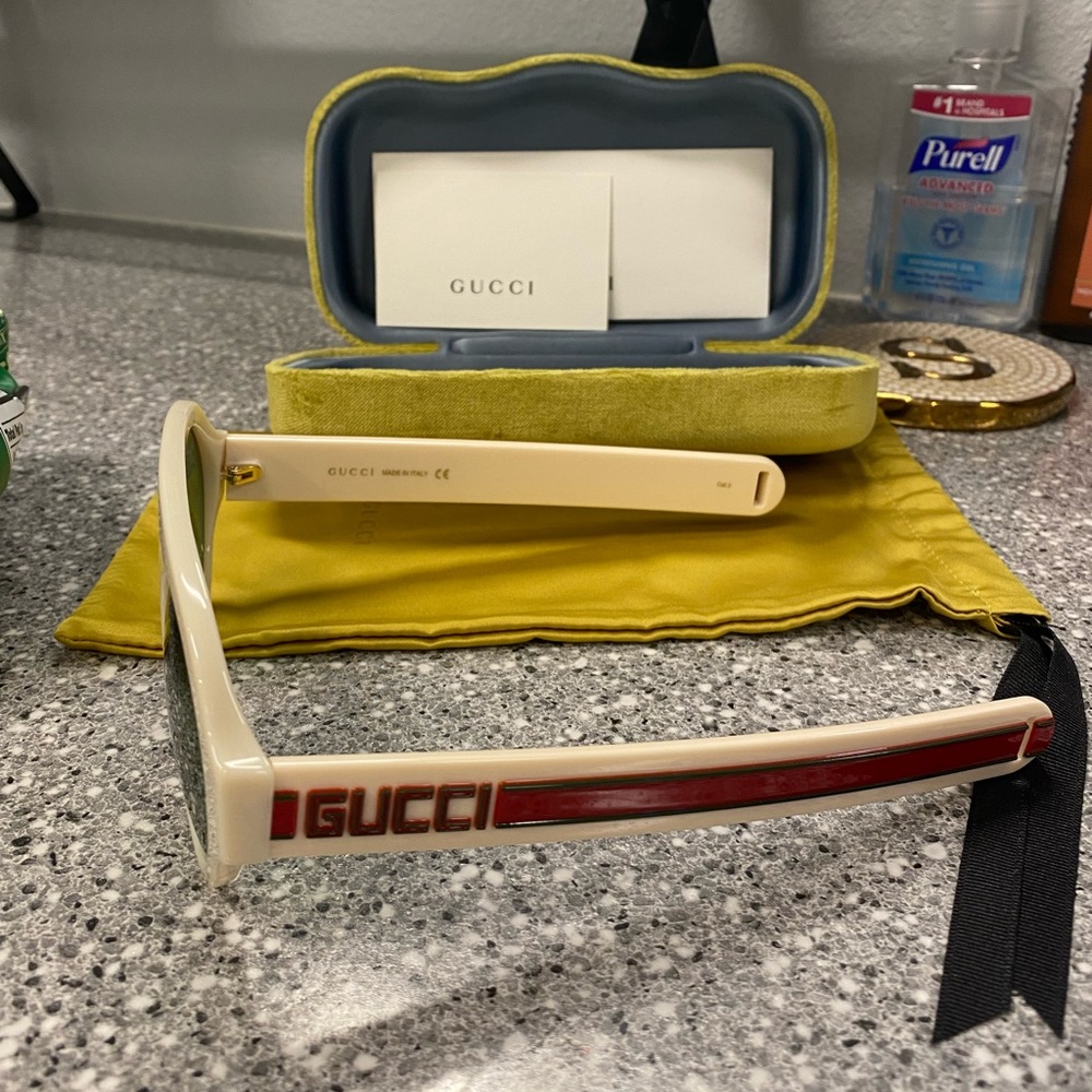 Unisex sunglasses, Brand new comes with case, identification card. - Picture 4 of 5